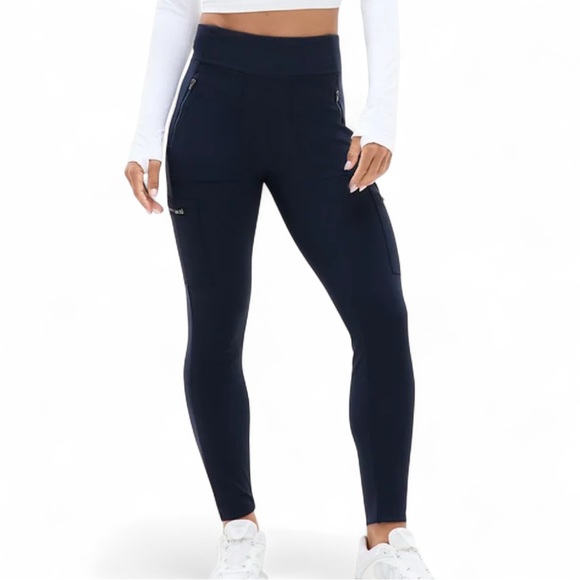 Athleta Pants - NWT Athleta Headlands Hybrid Cargo Pants Dark Navy Blue 6